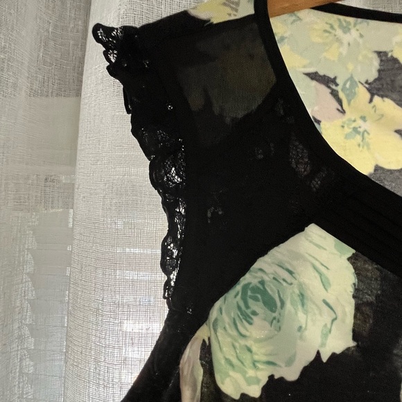 Cute Elle Tank Top with Lace Cap Sleeves - Picture 2 of 7